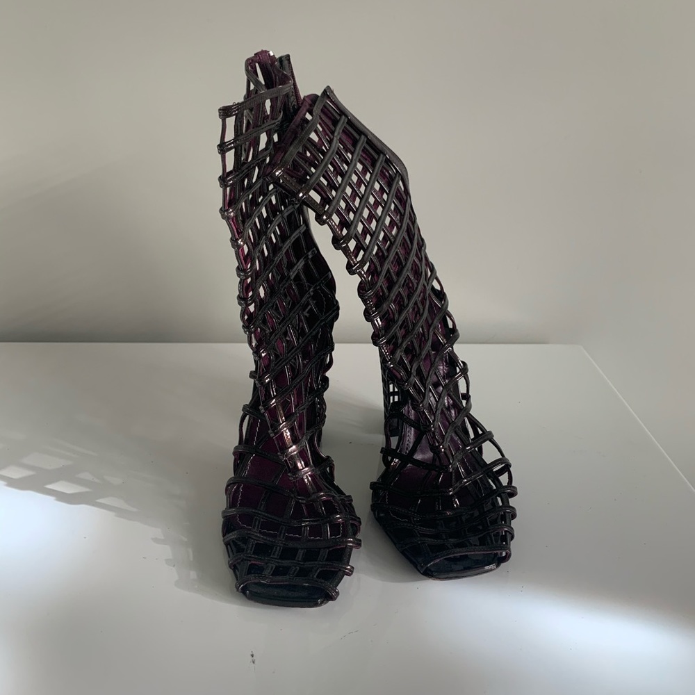 *SOLD* YVES SAINT LAURENT
Leather Cage Peep-Toe - Picture 5 of 15